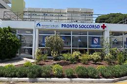 Accoltella il compagno, donna in manette