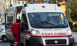 Choc in classe nel Casertano, studente accoltella la prof