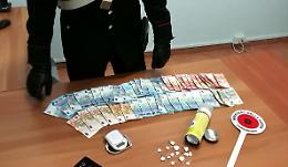 Cocaina e soldi nel doppio fondo di una bomboletta, arrestato 25enne di Afragola
