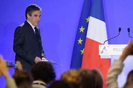Bufera su Fillon, lui non molla: «Sarò incriminato ma non mi ritiro"