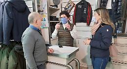 Via Toledo, assessore Clemente in visita al negozio derubato