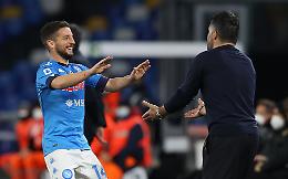 Il Napoli batte il Benevento. Segnano Mertens e Politano, Orsato: «Sbagliai con Pjanic»