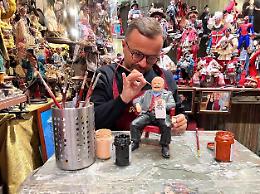 Maurizio Costanzo, sul presepe napoletano arriva la statuina 
