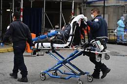Coronavirus, negli Usa più di 4mila morti: 830 vittime in un giorno