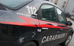 Le scippano la borsetta, 18enne cade e si ferisce alla testa