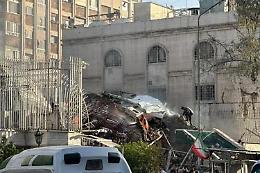 Siria, raid Israele su Damasco: 6 morti. Iran: colpita zona ambasciata Teheran