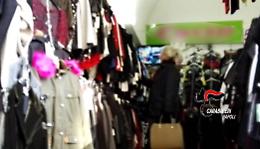 Napoli, timbrano e vanno a fare la spesa<br>Sette indagati alla Seconda Municipalità