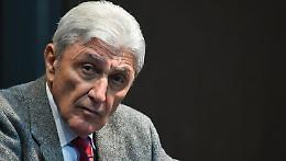 Bassolino: «Non si può mettere il cappello sulla città»
