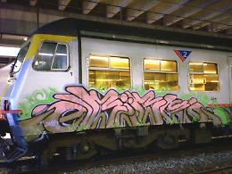 Campi Flegrei, writers tedeschi sorpresi dalla polizia a imbrattare treno in sosta: denunciati