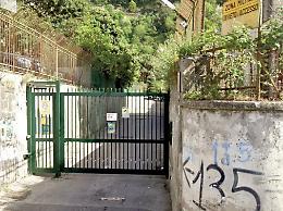 Morta ma tenuta in casa per quattro giorni, giallo a Fuorigrotta