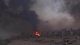 Terribile incendio, bagnanti in fuga. Ci sono anche feriti