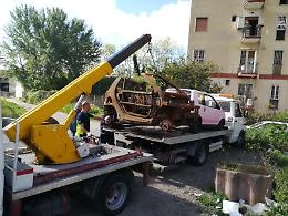 Decoro urbano, prelevati 1.816 veicoli abbandonati in strada