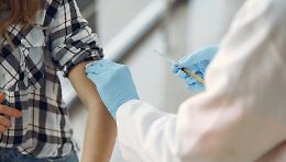 Facciamo squadra, campagna vaccinale dell'Asl Na2 che parla ai giovani