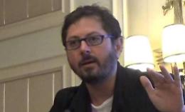 Consigliere regionale aggredito da guardamacchine davanti al cimitero