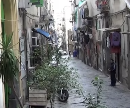 Turismo a Napoli, bassi “sotto attacco” al Centro storico