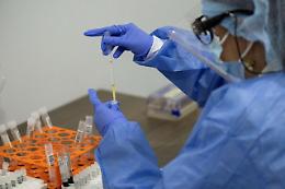 Vaccino, Pfizer e Moderna chiedono ok a Ema: quando arriva verdetto