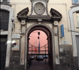 Napoli, ruba chitarra e presepe in una chiesa del centro storico