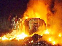 Incendiati i bidoni della differenziata a Torre Annunziata