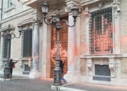Ambientalisti imbrattano Palazzo Madama