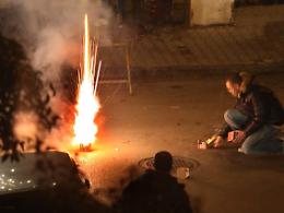 Esplode petardo, grave un 13enne
