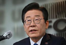Corea del Sud, accoltellato leader opposizione Lee Jae-myung