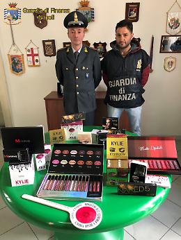 Sequestrati 50mila cosmetici contraffatti