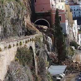 Frana ad Amalfi, evacuate alcune case: in salvo tre famiglie