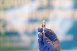 Covid in Campania, superate 500mila adesioni al vaccino per gli over 80