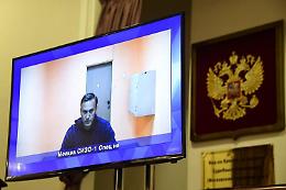 Navalny condannato a 3 anni e mezzo di carcere: «Scendete in piazza»