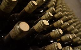 Avellino, frode in commercio: sequestrate 10mila bottiglie di vino