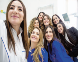 Napoli, staff tutto al femminile per lo studio dentistico del riscatto