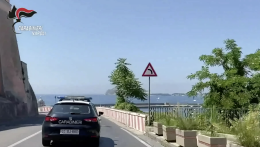 Camorra, estorsione a imprenditore: due arresti