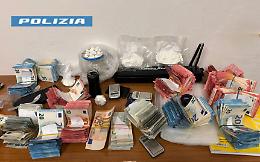 Sorpreso in casa con droga e soldi, arrestato 58enne 