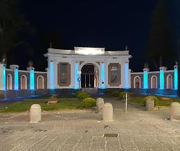 Ercolano colora di blu l'ingresso degli Scavi e del Mav