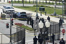 Auto travolge la polizia a Capitol Hill: ucciso agente, morto aggressore