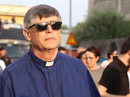 Camorra, don Patriciello: «Vado avanti, non mi lascio intimidire»