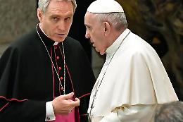 La denuncia del Papa: da Gaenswein mancanza di umanità