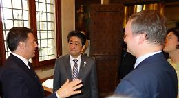 Renzi ed il premier Abe in visita agli Uffizi