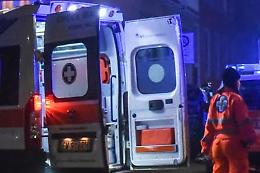 Accoltellato e lasciato nell'auto in fin di vita