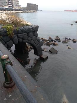 "Arco borbonico a rischio crollo sul Lungomare"