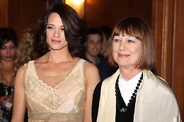 "Fai schifo", Asia Argento insulta la madre