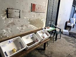 "Bionde" di contrabbando shop, tre arresti ad Afragola