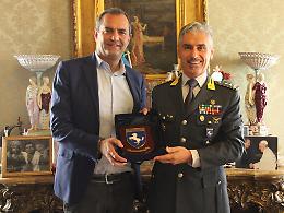 De Magistris riveve nuovo comandante della Guardia di Finanza