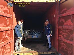 Controlli al Porto di Napoli, sequestrate 4 auto di lusso