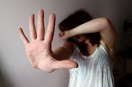 Picchiava la moglie da tre anni, arrestato un 43enne