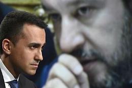 Scontro Salvini-Di Maio, l'affaire dei rifiuti a Napoli spacca il governo