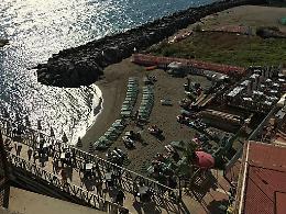 Napoli, tintarella a prova di freddo sui lidi di Posillipo