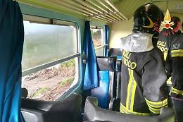 Crotone, tromba d'aria investe treno