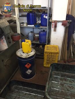 Sequestrati due laboratori manufatturieri