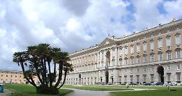 Reggia di Caserta, crolla pezzo di un capitello dalla facciata